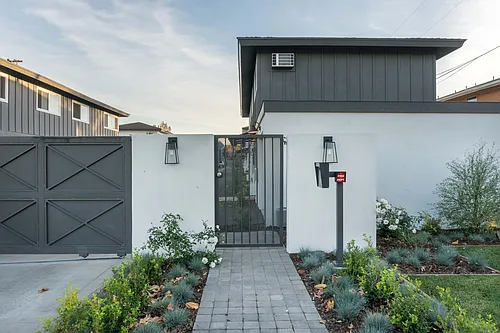 Plaza Townhomes Photo 1