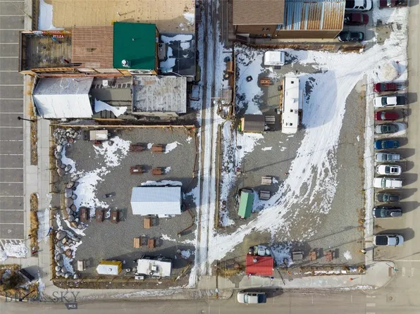104 Bigelow Ln, Gardiner, MT 59030