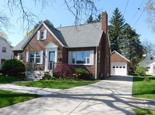 33 W Maple St, Fremont, MI 49412