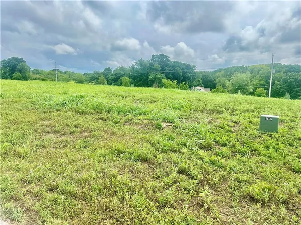 13895 NW 70th St, Parkville, MO 64152