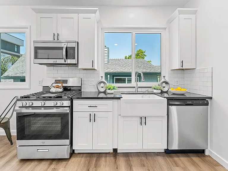 2832 Summit St #1 — Photo 1