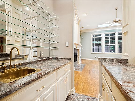 5th image of 4037 Cotswold Ct