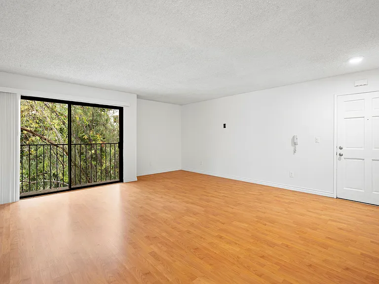 330 Pioneer Dr #6 — Photo 7