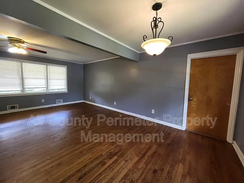 3 bed, 1.0 bath, 1537 sqft, $1,295 — Photo 4