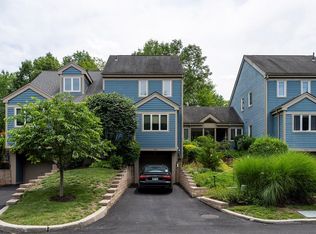 5702 Manor Dr, Peekskill, NY 10566
