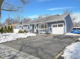 15 Jesse Dr, Northport, NY 11768