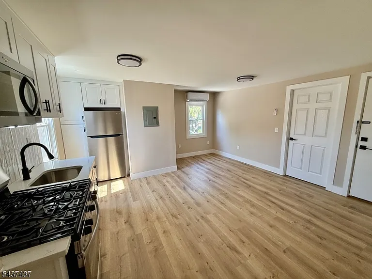 196 Spring St #3 — Photo 8