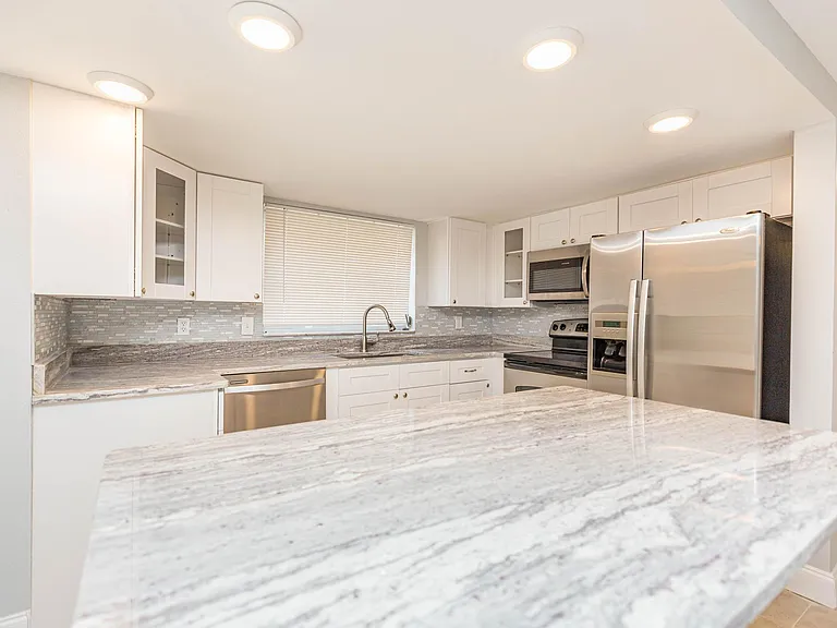 9016 Hunt Club Ln — Photo 15