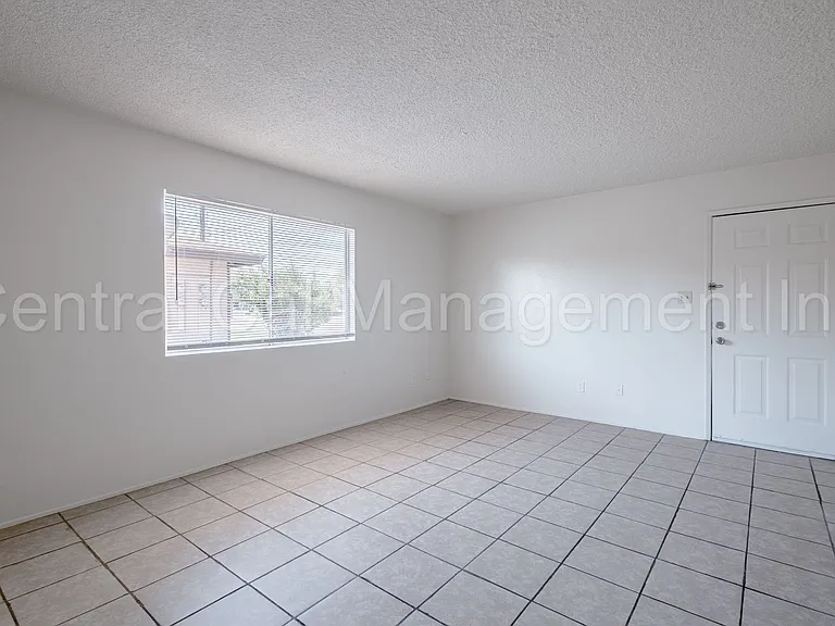 6208 Stine Rd — Photo 5