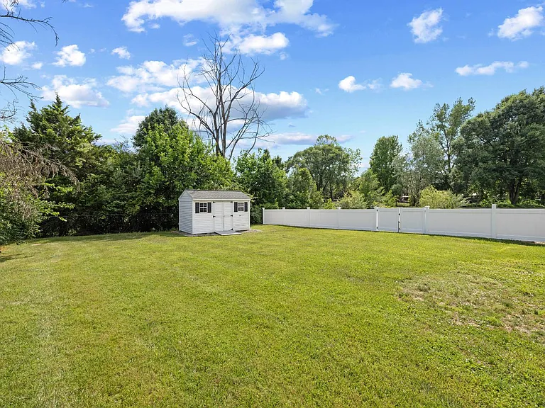 48 Boyington Blvd — Photo 33