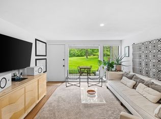 301 Neponset St APT 12A, Norwood, MA 02062
