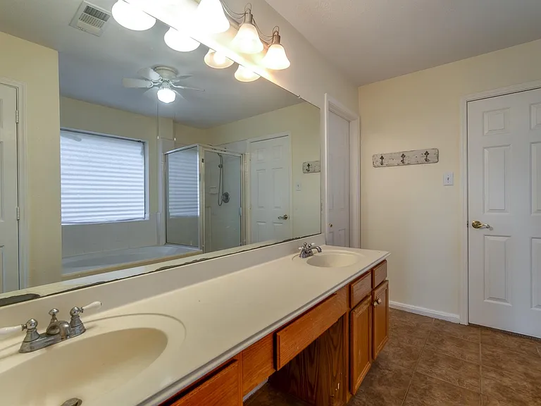 17143 Summer Hollow Dr — Photo 19