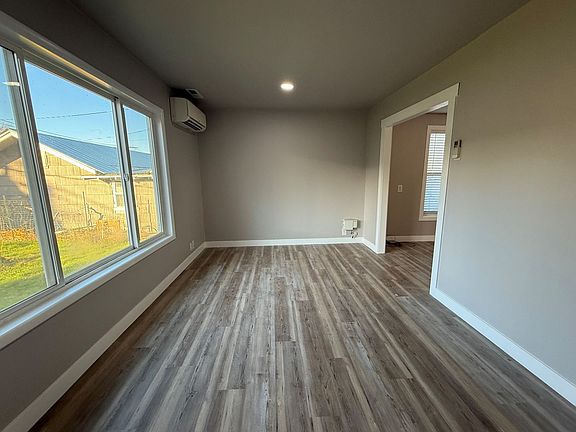 3rd image of 711 Methow St