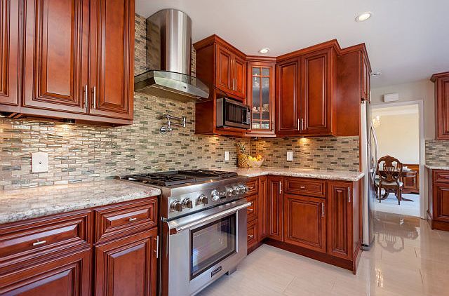 1st image of 423 Compass Dr