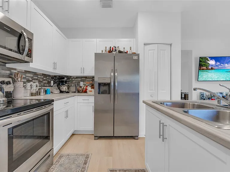 21068 NE 8th Ave — Photo 11