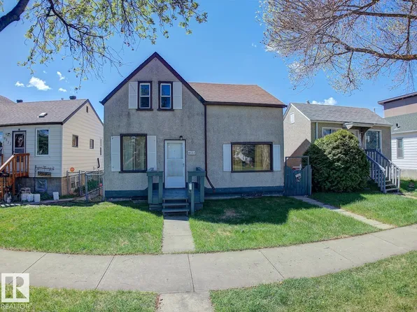 9533 77th Ave NW, Edmonton, AB T6C 0M3