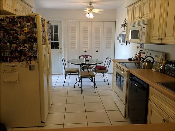 5th image of 637 Woodridge Dr