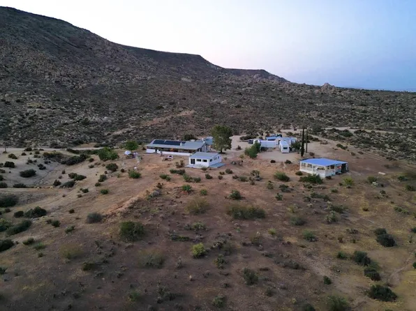 2900 Roadrunner Ct, Pioneertown, CA 92268