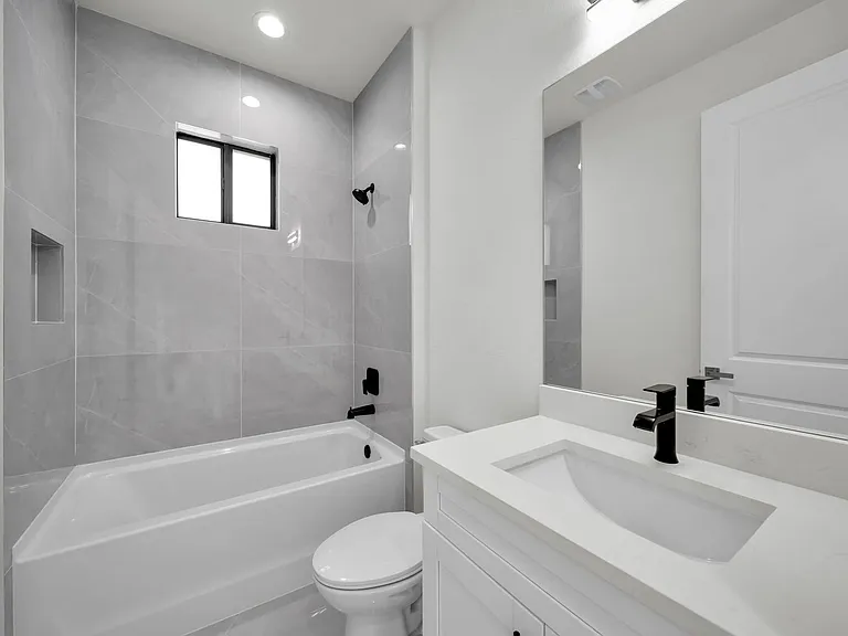14020 Chesswood Ln — Photo 5