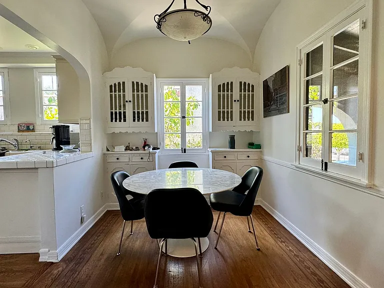 1518 S Genesee Ave — Photo 13