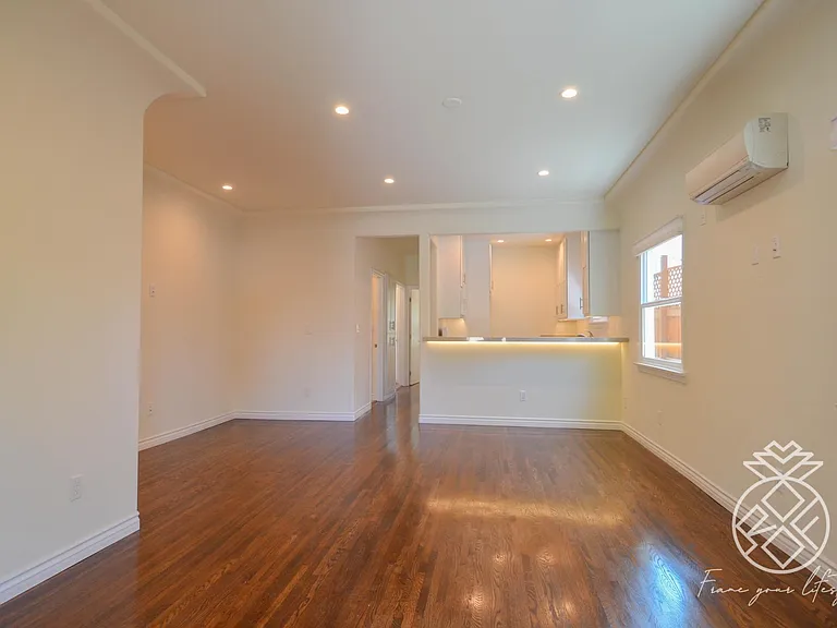 1848 S Redondo Blvd #1848 — Photo 3