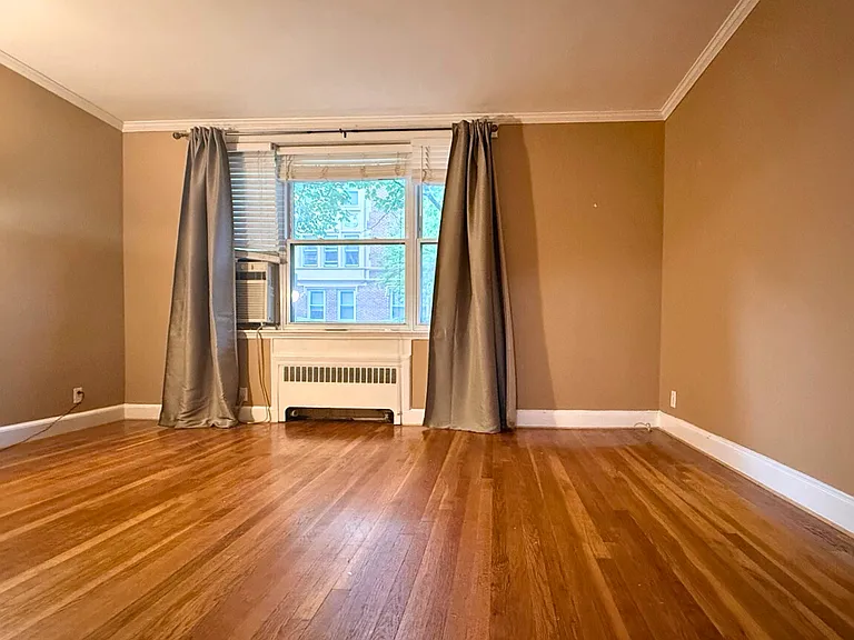 80 Strathmore Rd #1 — Photo 6