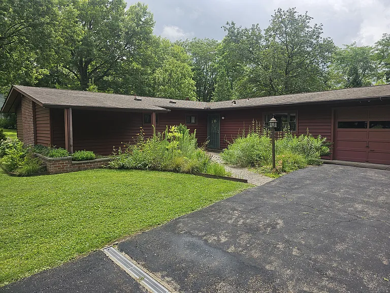 201 Oakhill Dr — Photo 1