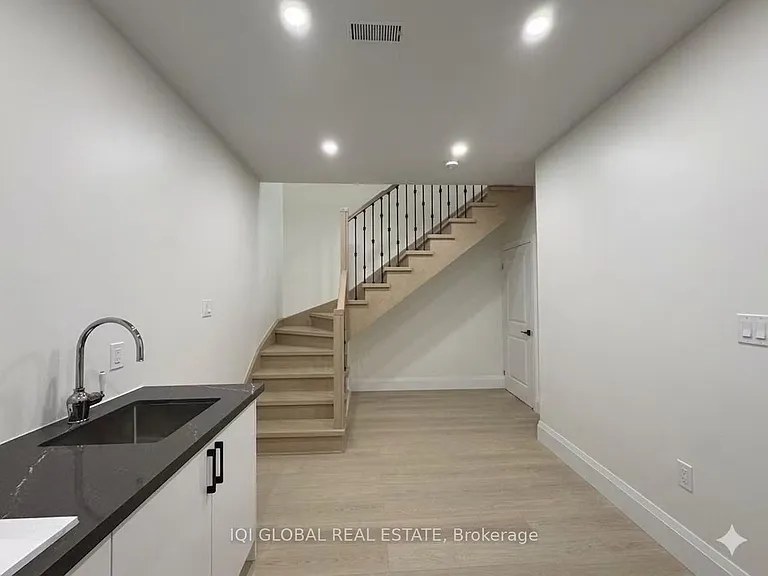 57 Threadneedle Cres — Photo 19