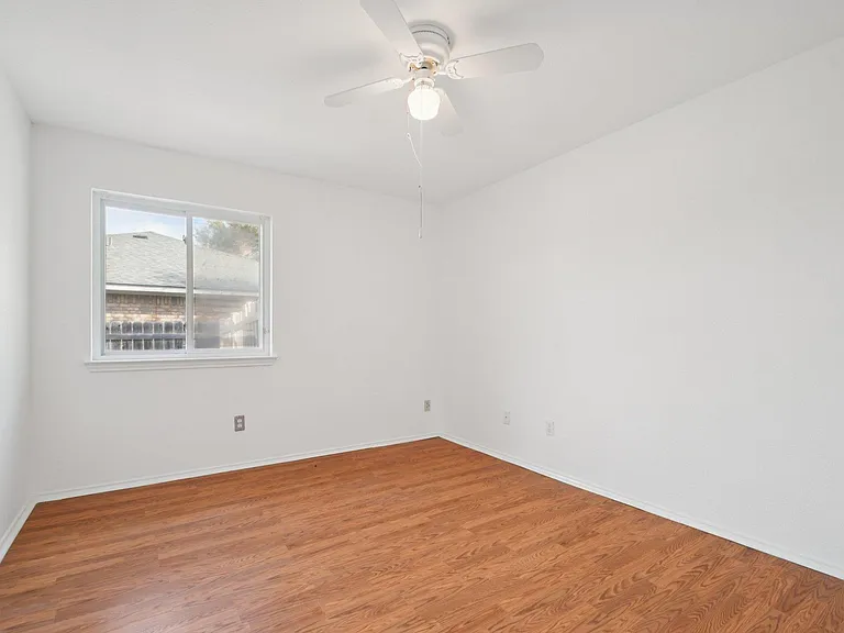 1300 Leah Ln — Photo 24