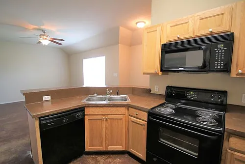 121 Lindas Creek Ln Photo 1