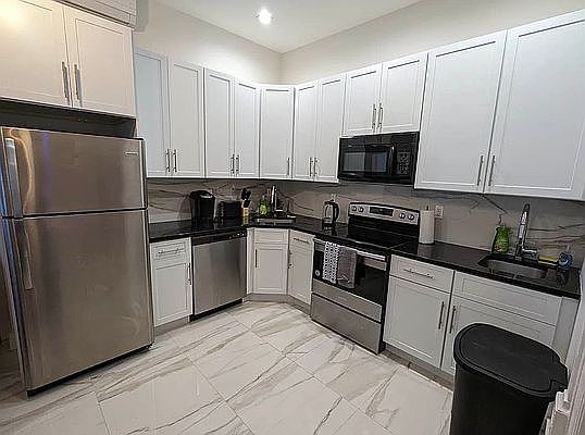 2nd image of 243A Vernon Ave #2B
