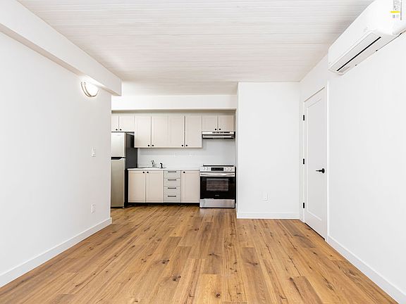 3rd image of 16 Wade Sq #B