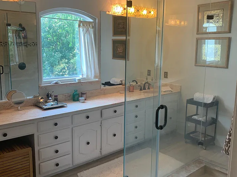 2817 Lovers Ln — Photo 9
