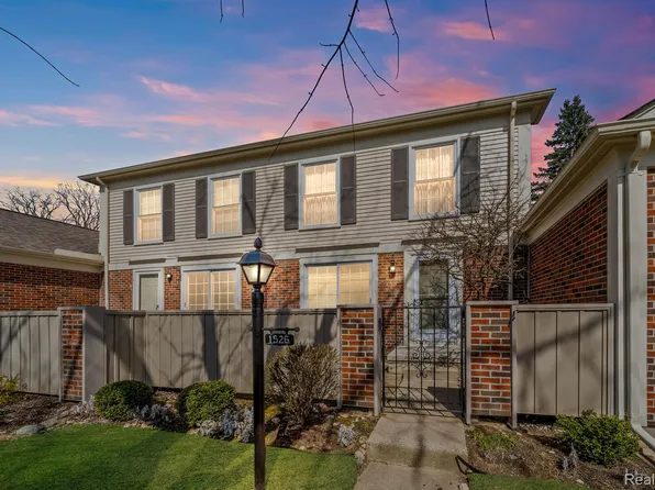 1526 Hidden Valley Ln, Rochester, MI 48306