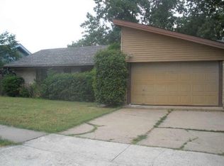 1837 Sherwood Ln, Carrollton, TX 75006