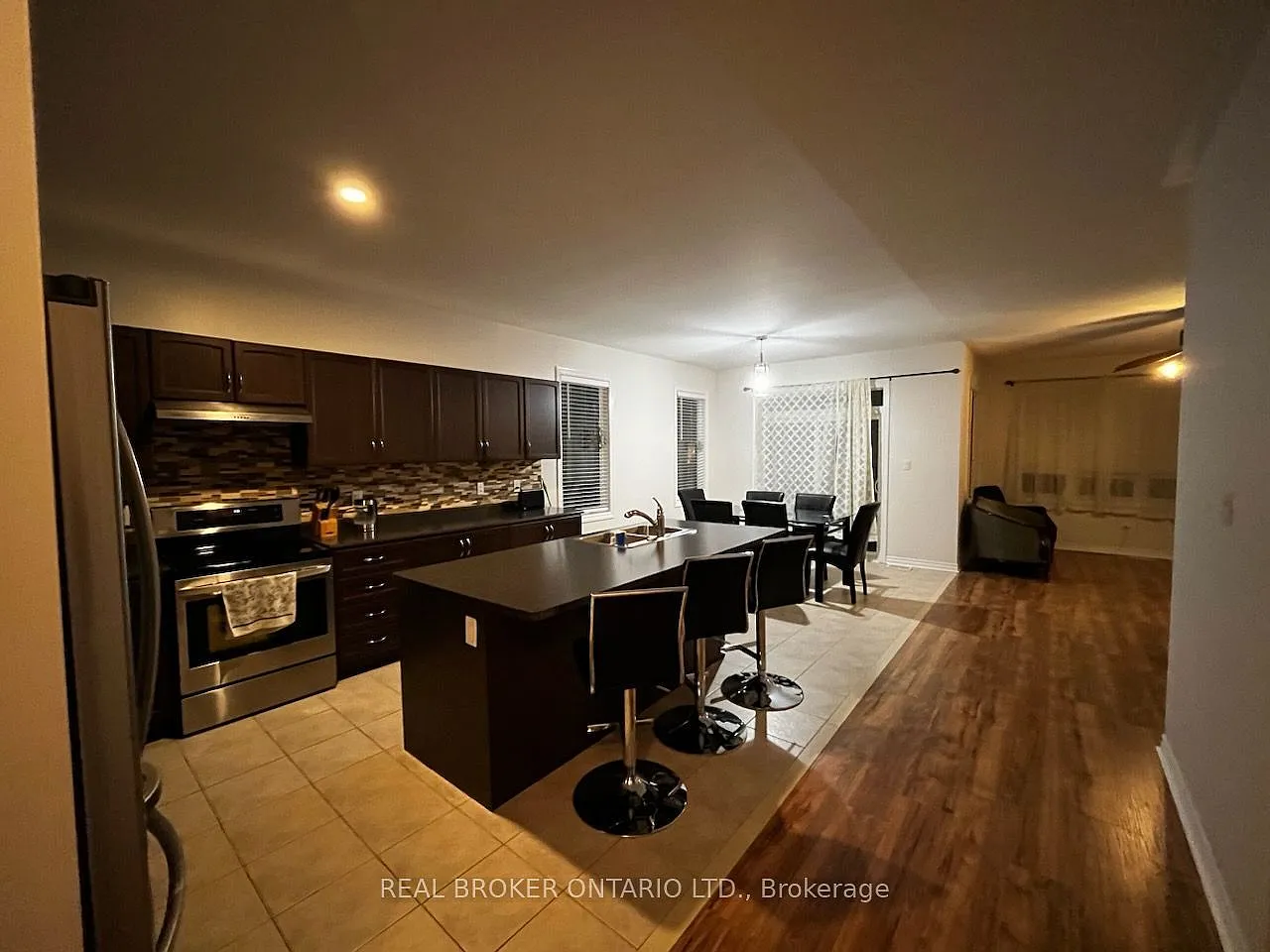 3 bed, $2,500 — Photo 2