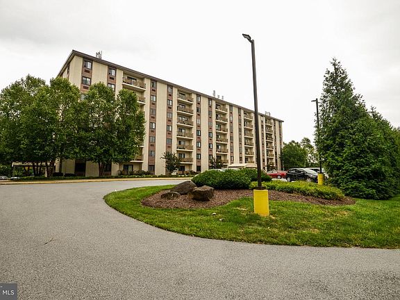 5th image of 27306 Valley Run Dr
