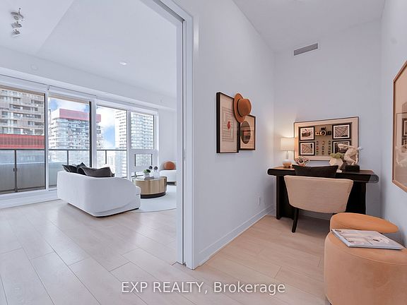 5th image of 2221 Yonge St #2711