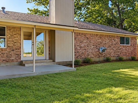 3rd image of 102 S Sendero Dr