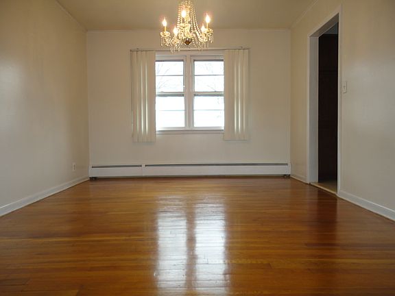 Dining room - hardwood floor