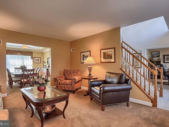3rd image of 33 Glenview Dr