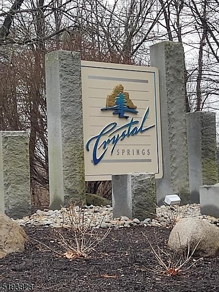 1st image of 4 Eagles Nest Ln #4