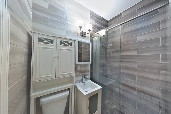 Rented by Platinum Properties | media 8