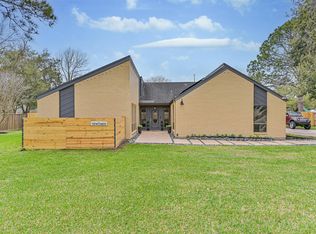 910 Evergreen Dr, Friendswood, TX 77546