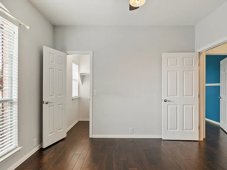 5128 Oceana Dr — Photo 10