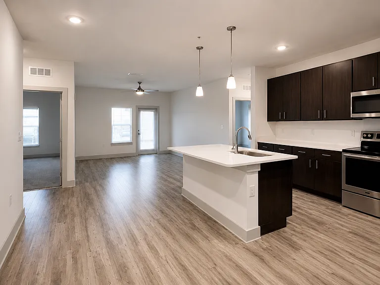 Azalea Bay Apartments — Photo 39