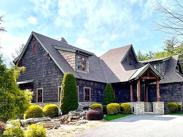 393 Bass Lake Dr, Blowing Rock, NC 28605