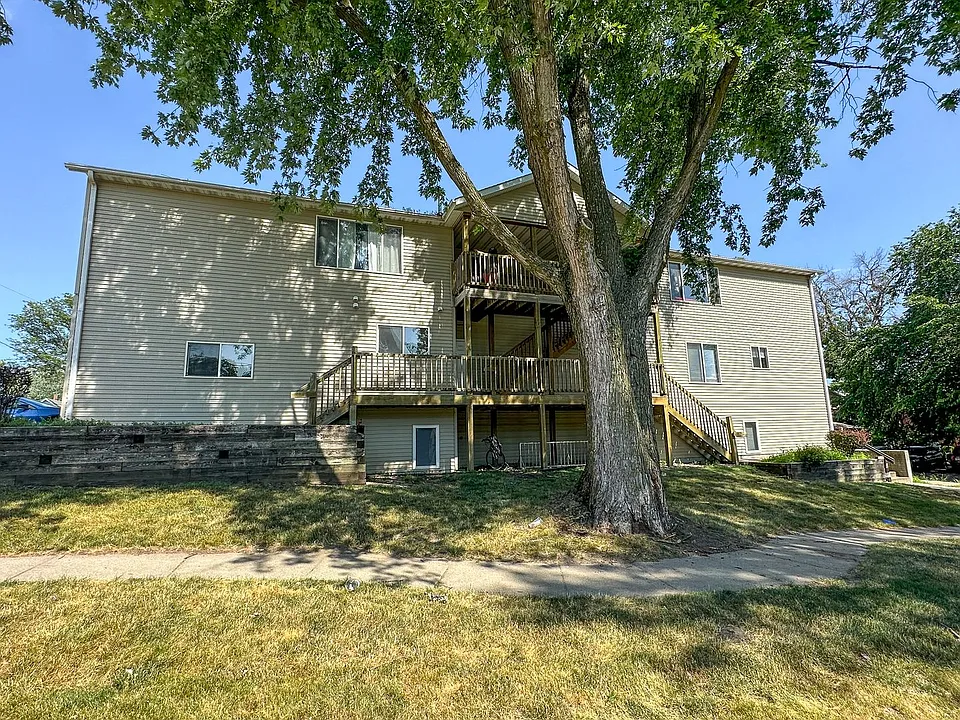 428 S 4th St