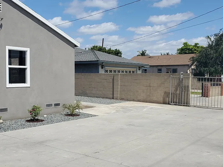 16818 Lakewood Blvd — Photo 12