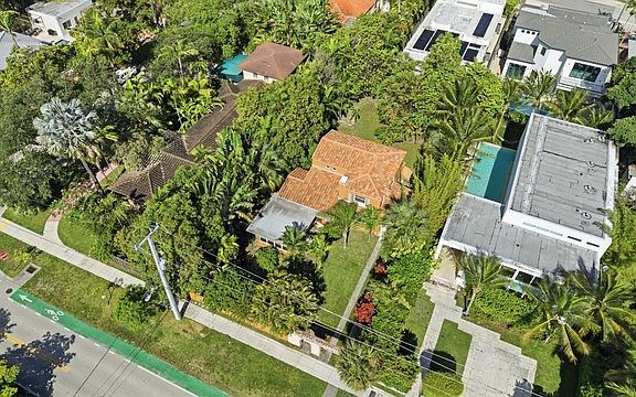 5th image of 3716 Prairie Ave
